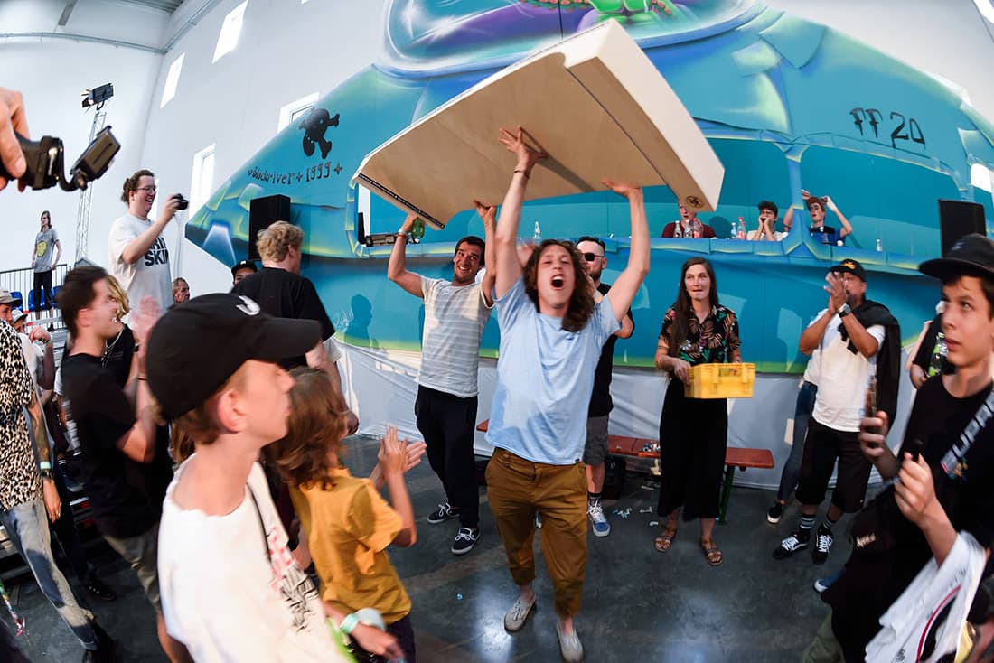 Fast Fingers 20 (2019) event scene.