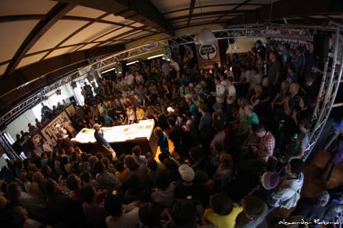 The Fast Fingers 13 (2010) contest arena.